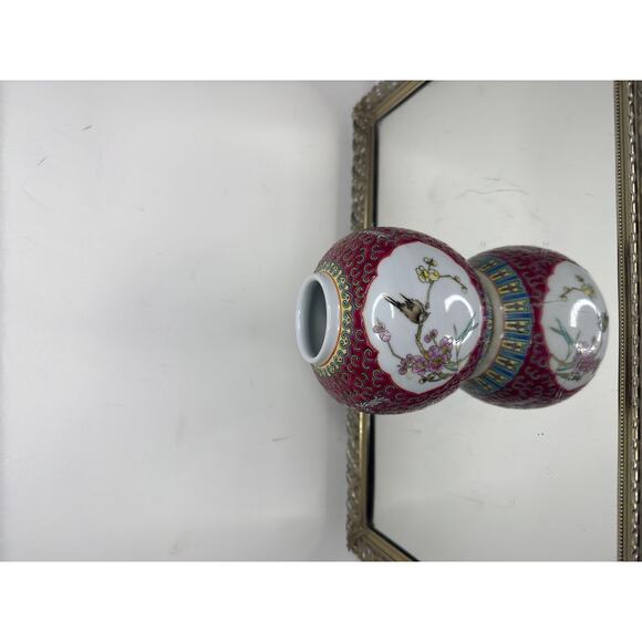 Vintage ginger jar, pink ginger jar with detailed flowers and a bird, Chinese - Picture 4 of 9